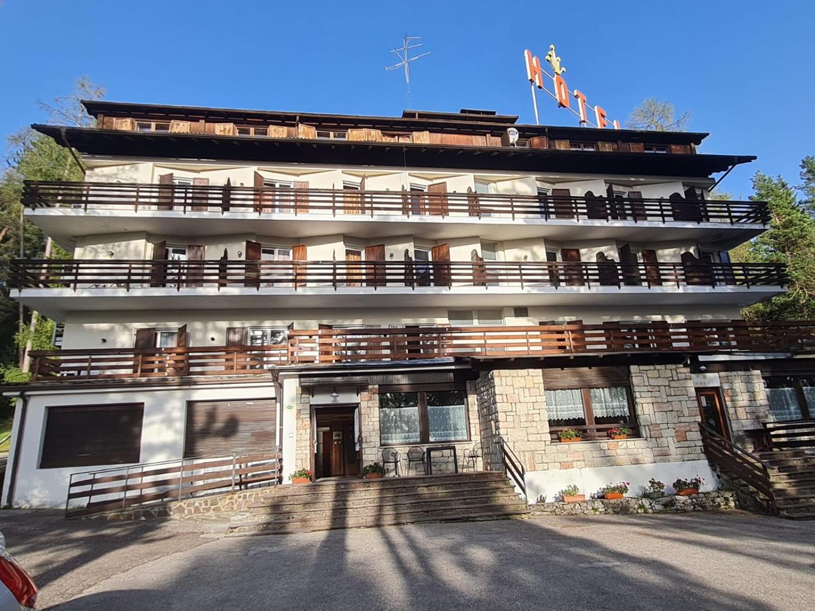 Hostel Il Pirata Cavareno Eksteriør billede